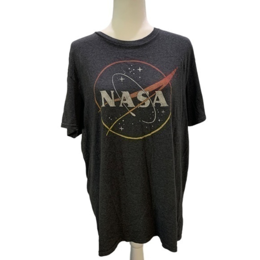 3/$25 Women's Fifth Sun Grey Nasa Astronaut Graphic Tee Shirt sz Large